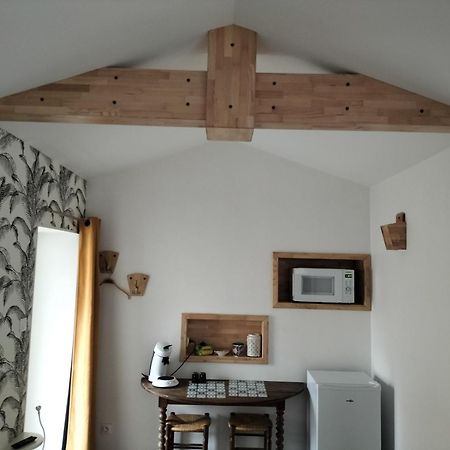 Logement Entier 3 Pieces Et Terrasse Mazieres-en-Gatine Exterior foto